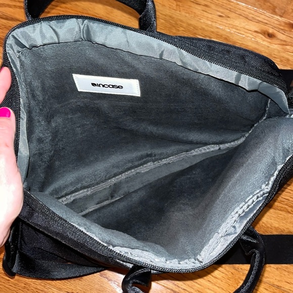 INCASE LAPTOP BAG - Picture 7 of 8